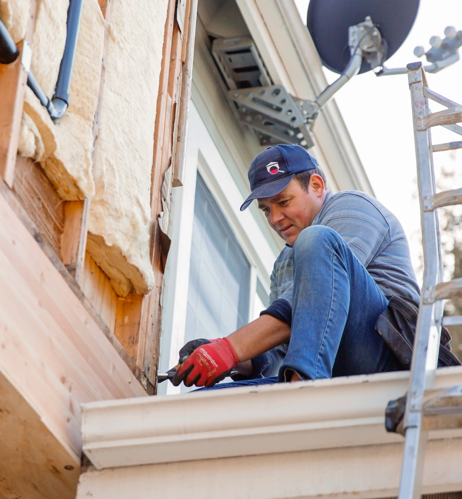 Our expert inspects the house from the outside